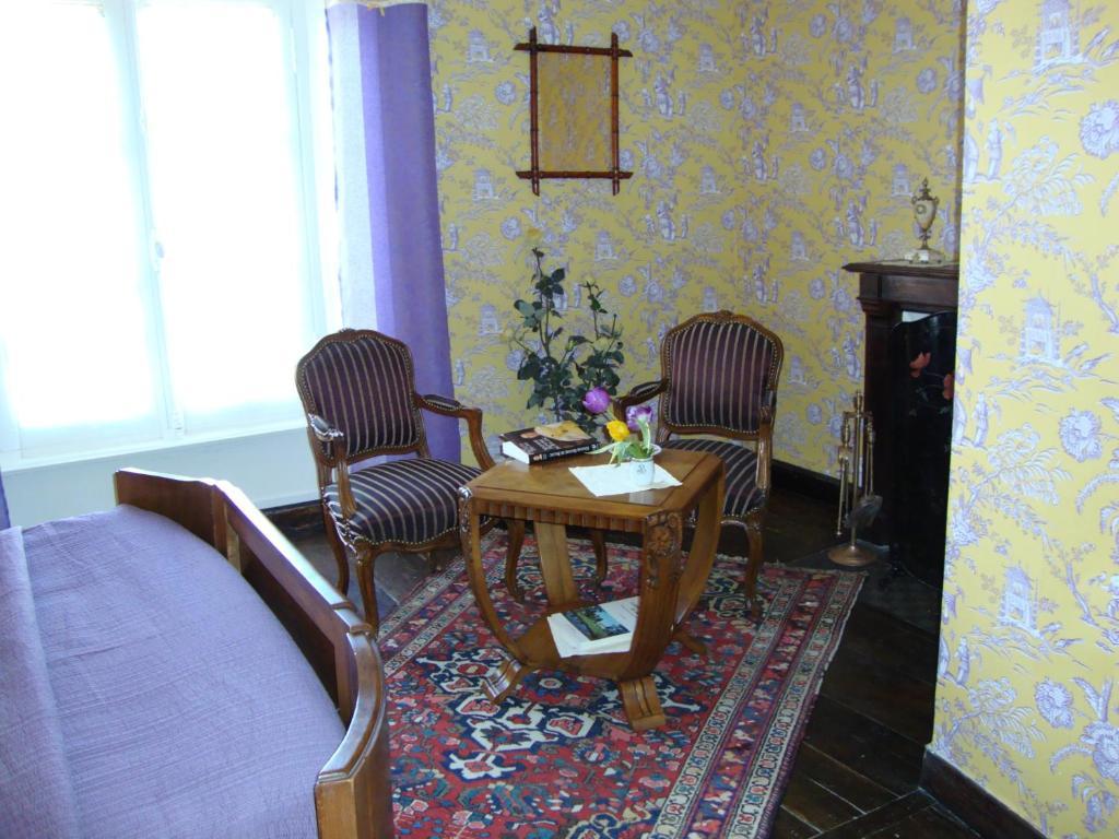 Domaine De La Dame De Lauriere Bed and Breakfast Solignac Rum bild