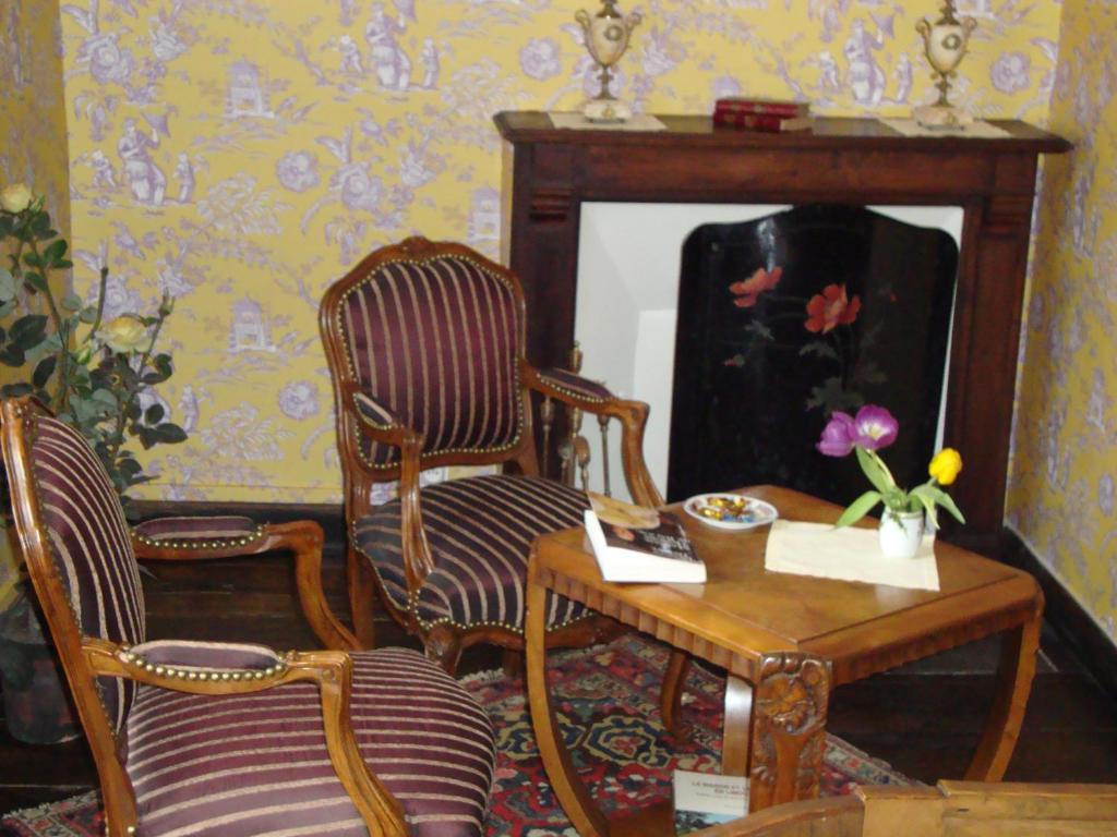 Domaine De La Dame De Lauriere Bed and Breakfast Solignac Rum bild