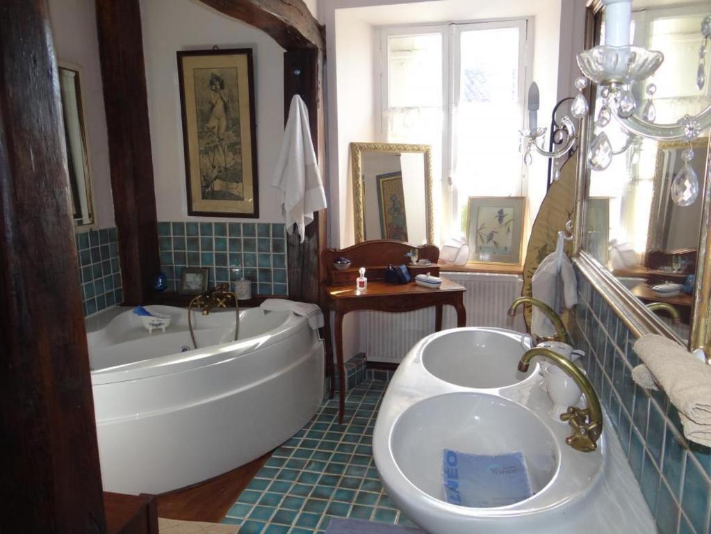 Domaine De La Dame De Lauriere Bed and Breakfast Solignac Rum bild